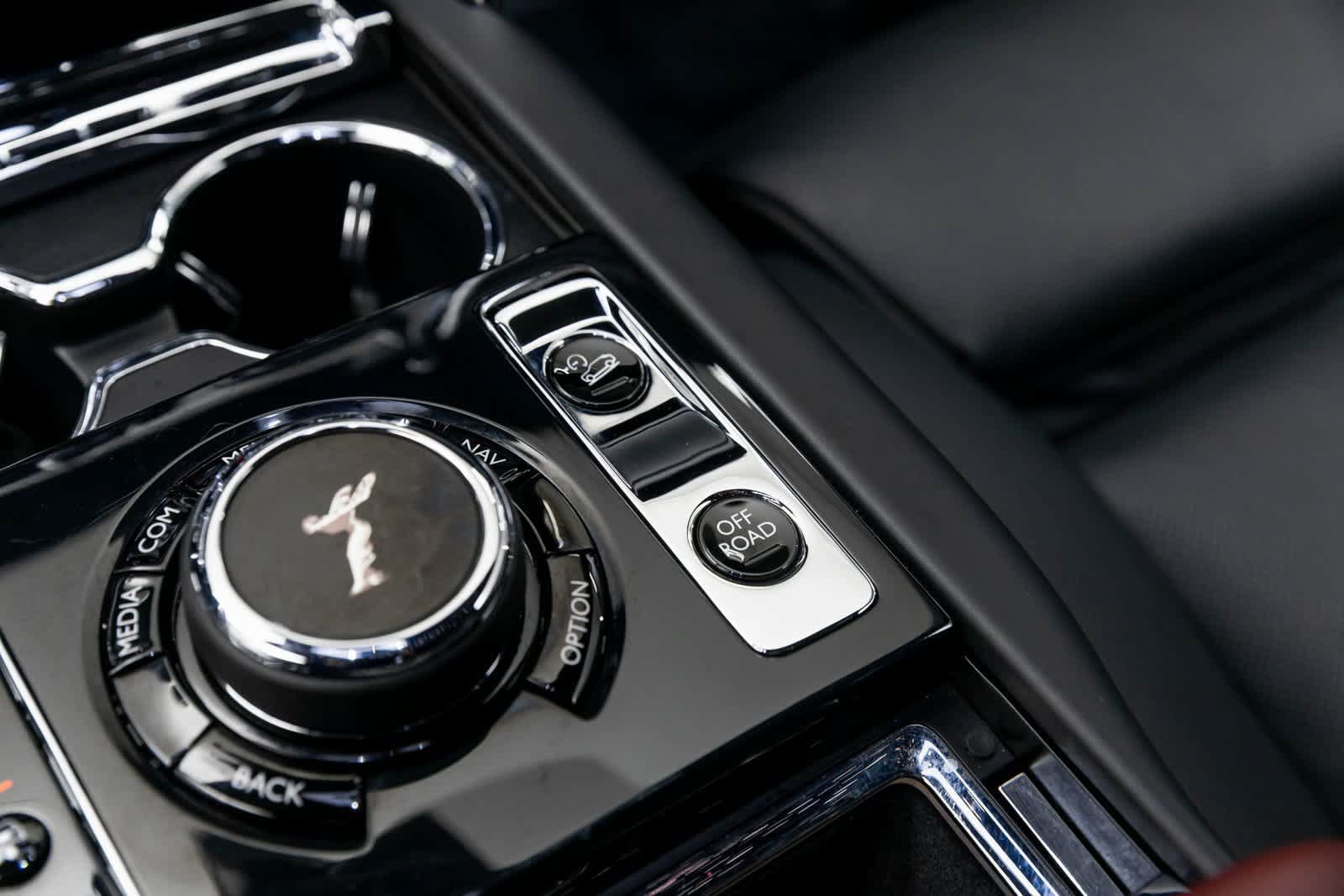 Certified 2022 Rolls-Royce Cullinan AWD/4WD image 27