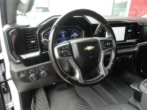 Used 2024 Chevrolet Silverado 2500 LT AWD/4WD image 11