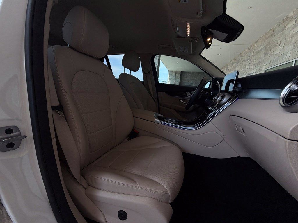 Used 2022 Mercedes-Benz GLC 300 w/ Premium Package Lite image 25