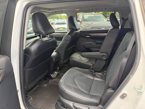 Used 2024 Toyota Highlander Platinum AWD/4WD image 5