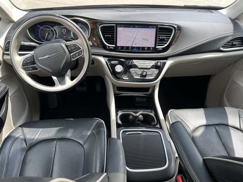 Used 2021 Chrysler Pacifica Limited AWD/4WD image 14