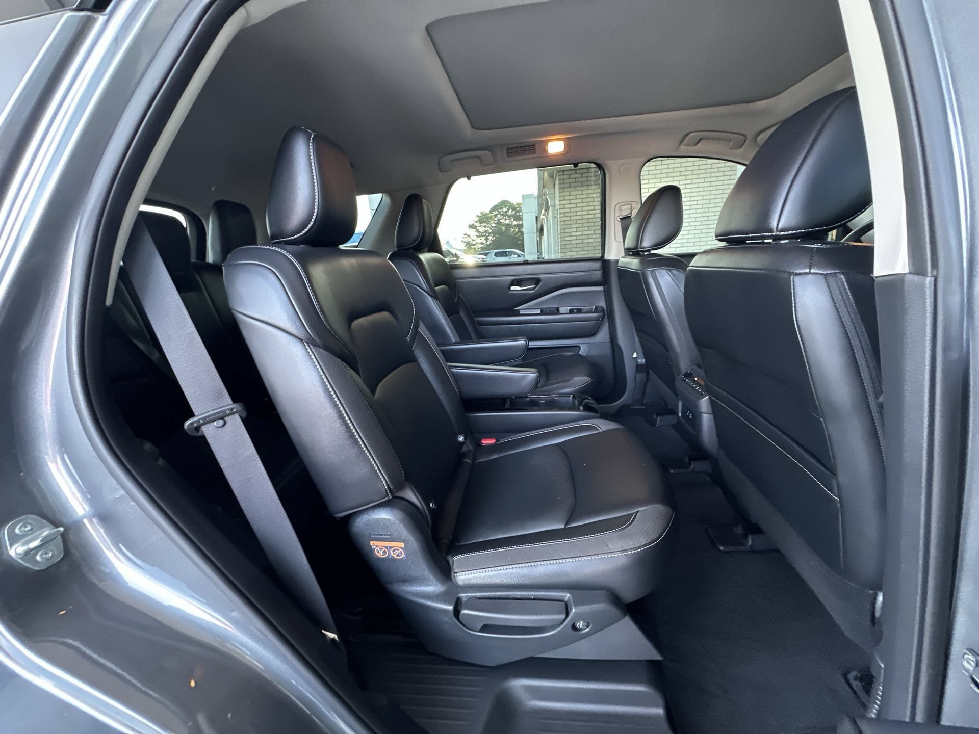 Used 2023 Nissan Pathfinder SL w/ SL Premium Package AWD/4WD image 28
