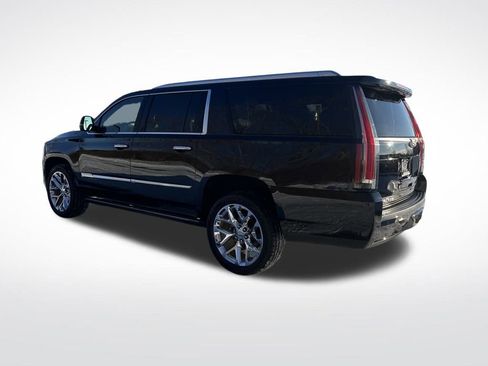 Used 2018 Cadillac Escalade ESV Platinum image 3