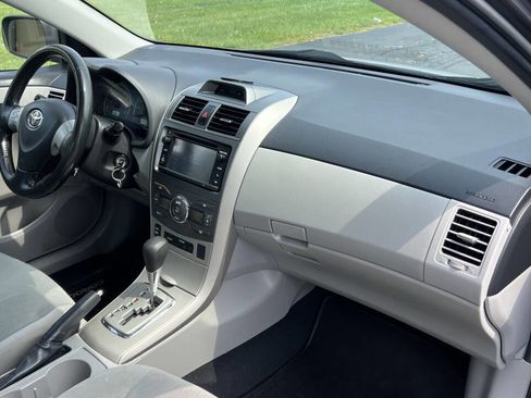 Used 2013 Toyota Corolla LE Special Edition image 25