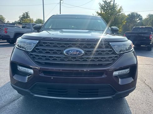 Used 2023 Ford Explorer XLT w/ Equipment Group 202A AWD/4WD image 3