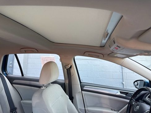 Used 2016 Volkswagen Golf S FWD image 27