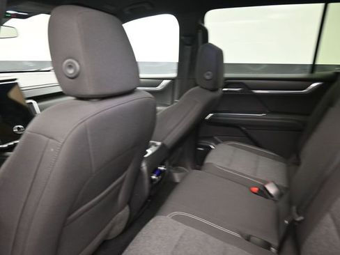 Used 2025 GMC Acadia Elevation image 2