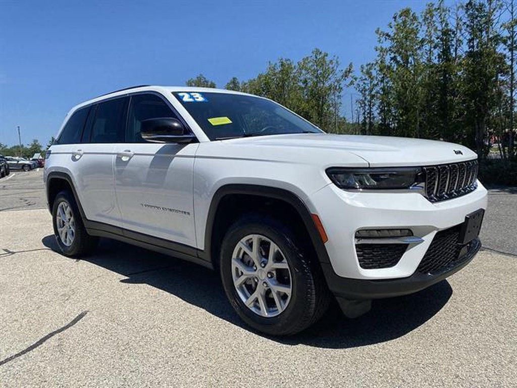 Used 2023 Jeep Grand Cherokee Limited AWD/4WD image 38