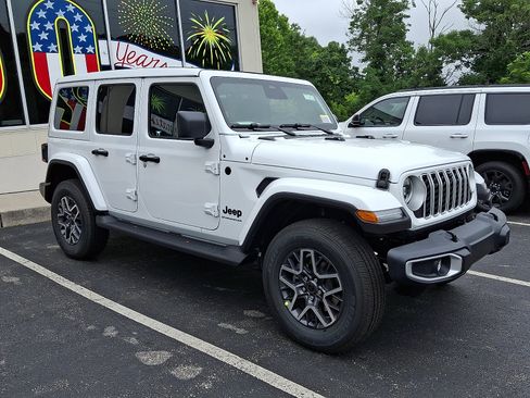 New 2026 Jeep Wrangler Unlimited Sahara AWD/4WD image 2