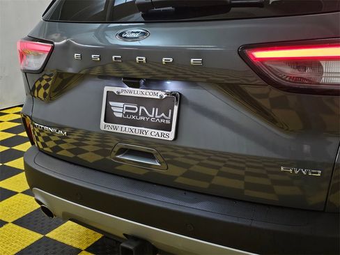 Used 2022 Ford Escape Titanium w/ Class II Trailer Tow Package image 13