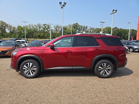 New 2025 Nissan Pathfinder SL image 4