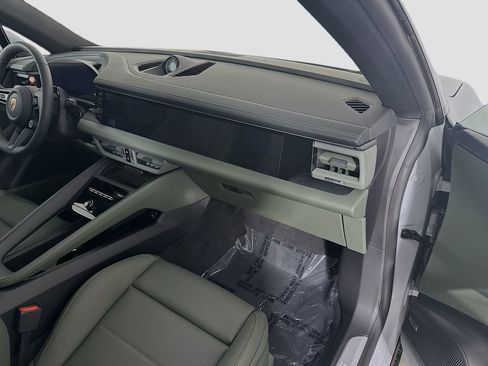 New 2026 Porsche Macan 4S Electric AWD/4WD image 31