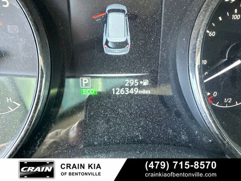 Used 2017 Nissan Rogue SV w/ SV Premium Package FWD image 18