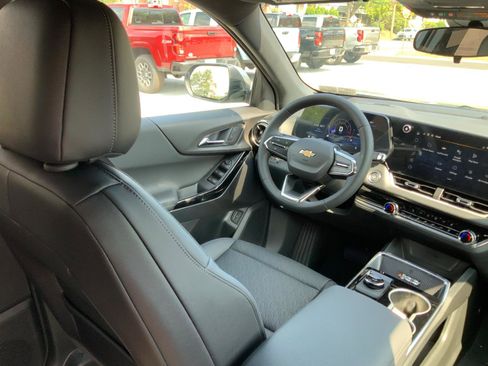 New 2026 Chevrolet Equinox LT w/ Convenience Package II image 14