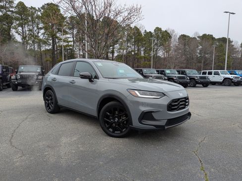 Used 2023 Honda HR-V Sport image 3
