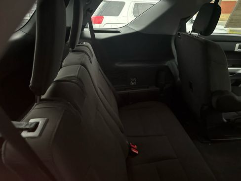 Used 2022 Ford Explorer XLT image 31