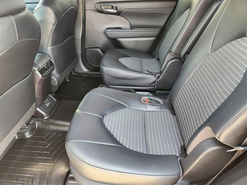 Used 2023 Toyota Highlander XSE image 34