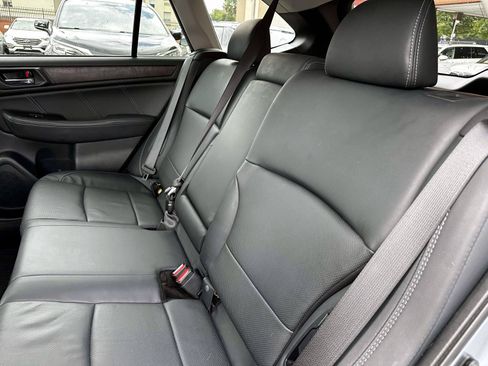 Used 2018 Subaru Outback 3.6R Limited AWD/4WD image 16