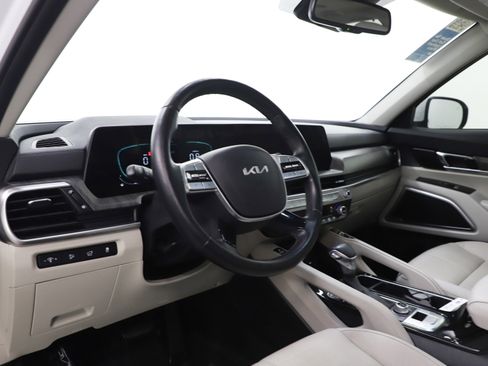 Used 2023 Kia Telluride EX w/ EX Captain's Chair Package image 18