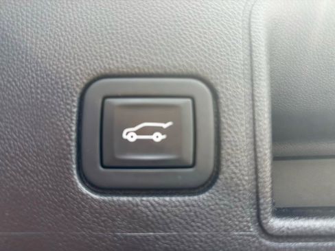 Used 2024 GMC Terrain SLT AWD/4WD image 6