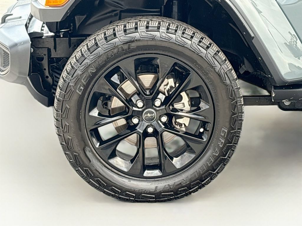 Used 2025 Jeep Gladiator Sport AWD/4WD image 29