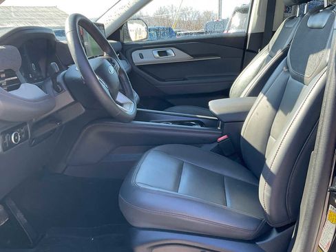 Used 2025 Ford Explorer Active w/ Active Comfort Package image 19