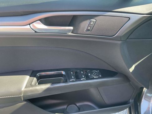 Used 2016 Ford Fusion SE FWD image 14