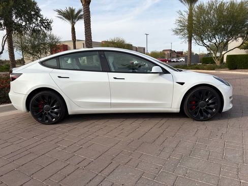 Used 2022 Tesla Model 3 Performance image 2