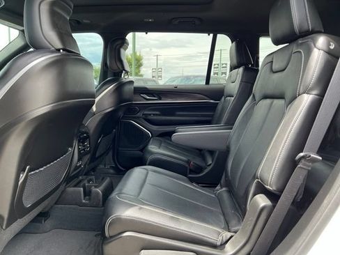 Used 2023 Jeep Grand Cherokee L Overland w/ Luxury Tech Group IV AWD/4WD image 17