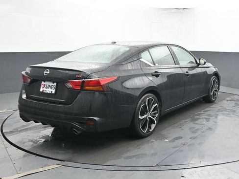 Used 2024 Nissan Altima 2.5 SR FWD image 10