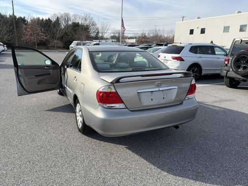 Used 2005 Toyota Camry image 7