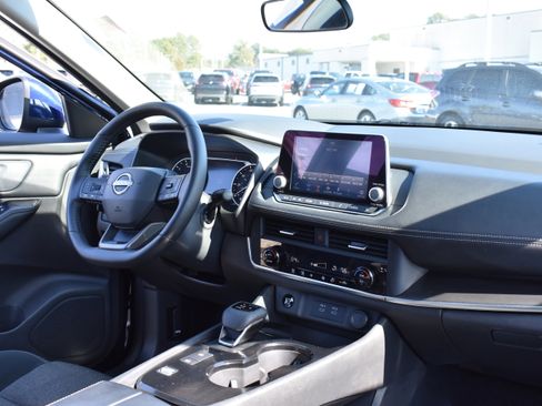 Used 2025 Nissan Rogue SV image 29