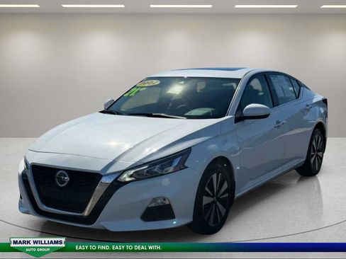 Used 2022 Nissan Altima 2.5 SV w/ SV Premium Package AWD/4WD image 16