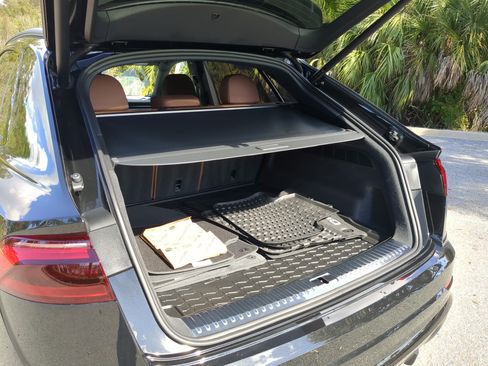 Used 2025 Audi Q8 Premium Plus w/ Premium Plus Package image 11