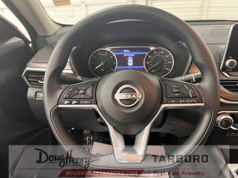 Used 2025 Nissan Altima 2.5 SV FWD image 42