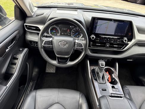 Used 2022 Toyota Highlander Platinum image 18