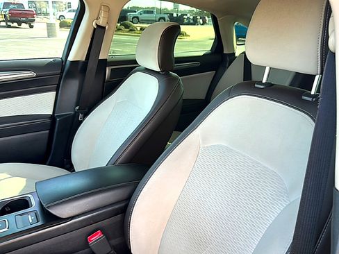 Used 2019 Ford Fusion SE w/ Equipment Group 151A image 14