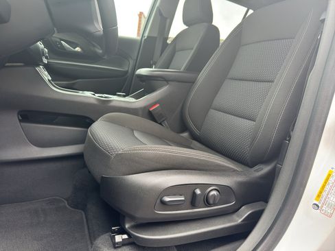 Used 2022 GMC Terrain SLE w/ Driver Convenience Package FWD image 9