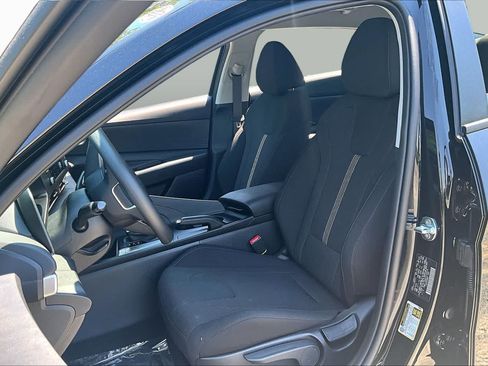 Used 2026 Hyundai Elantra SE FWD image 8