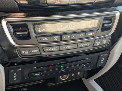 Used 2016 Honda Pilot Touring image 25