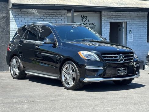 Used 2015 Mercedes-Benz ML 63 AMG 4MATIC w/ AMG Performance Package image 8