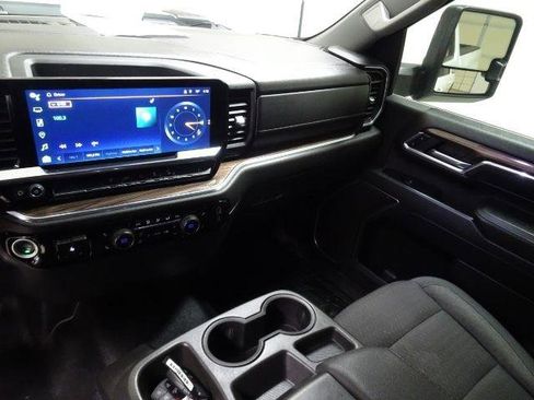 Used 2024 Chevrolet Silverado 2500 LT w/ Convenience Package image 31