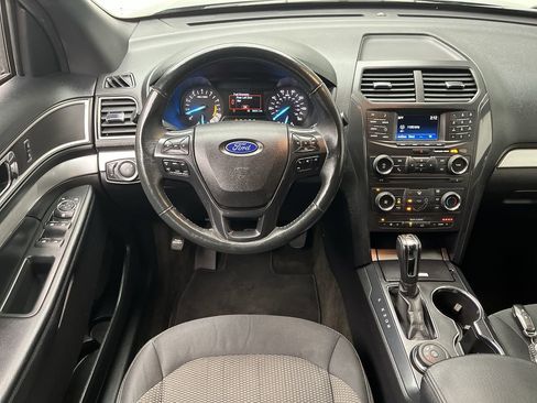 Used 2017 Ford Explorer XLT image 14