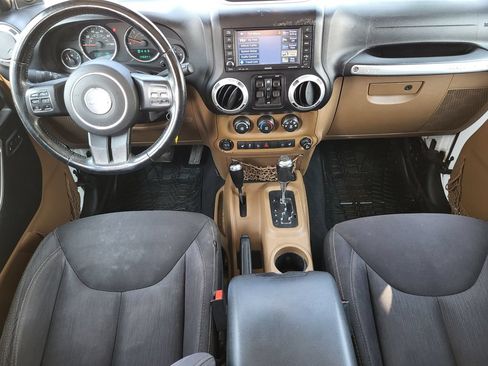 Used 2014 Jeep Wrangler Unlimited Sahara w/ Dual Top Group AWD/4WD image 30