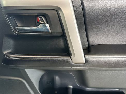 Used 2016 Toyota 4Runner Limited AWD/4WD image 19