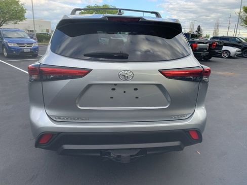 Used 2022 Toyota Highlander LE image 3