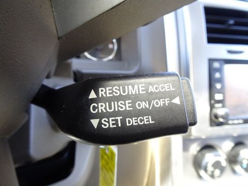 Used 2010 Jeep Liberty Limited w/ Tire & Wheel Group AWD/4WD image 19