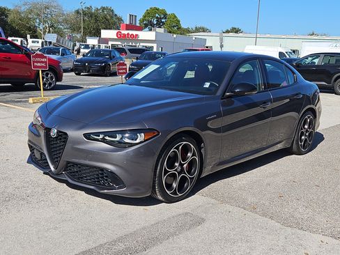 Used 2024 Alfa Romeo Giulia Veloce image 2