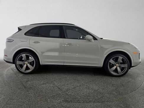 Used 2022 Porsche Cayenne Turbo S w/ Assistance Package AWD/4WD image 2