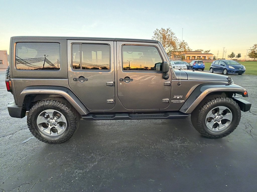 Used 2018 Jeep Wrangler Unlimited Sahara AWD/4WD image 8